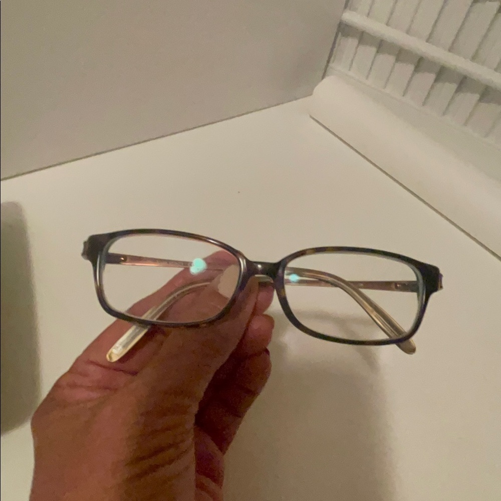 Kate spade beautiful eyeglasses comes with the box great condition